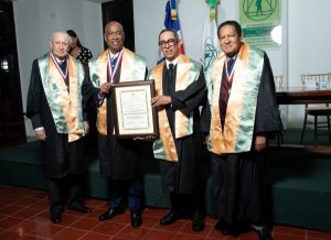 Juramentan a Héctor Arias en la Academia Dominicana Ciencias Juramentan a Héctor Arias en la Academia Dominicana Ciencias