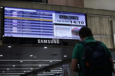 Trump eleva tensión EE.UU. con Venezuela; advierte a aerolíneas