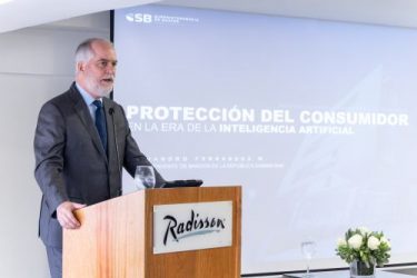 Superintendente de Bancos dice la IA protegería a los usuarios