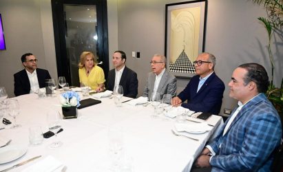 Danilo Medina se reúne con aspirantes presidenciales PLD