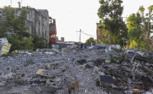 Gobierno destruye decenas de casas para ampliar una avenida
