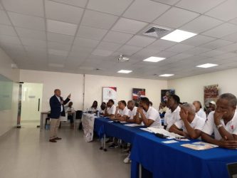 Academia Olímpica del COD imparte taller en Peravia