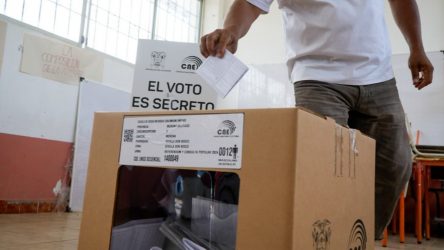 ECUADOR: Población vota este domingo nueva Constitución ECUADOR: Población vota este domingo nueva Constitución