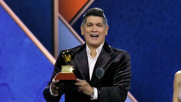 Eddy Herrera gana un Grammy por álbum “Novato Apostador” imagen