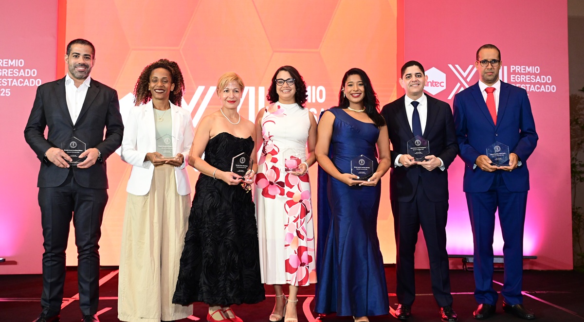 INTEC otorga Premio Egresado Destacado a 7 profesionales imagen