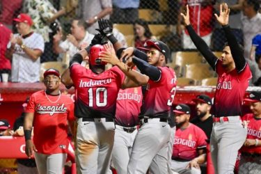 Leones y Toros empatan en el segundo lugar beisbol de la RD Leones y Toros empatan en el segundo lugar beisbol de la RD