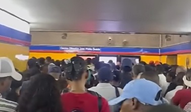 El apagón obligó a evacuar las líneas del Metro y el Teleférico imagen