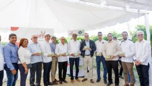 Abinader inaugura dos naves industriales en zona franca SJ