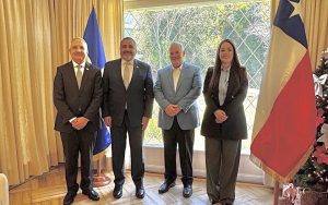 Delegación JCE visita al embajador de RD en Chile