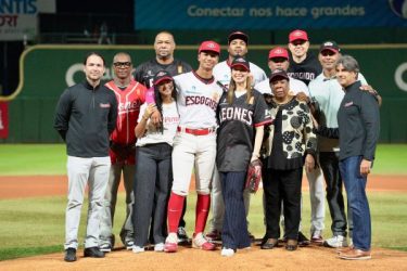 Leones del Escogido rinden homenaje a Octavio Dotel