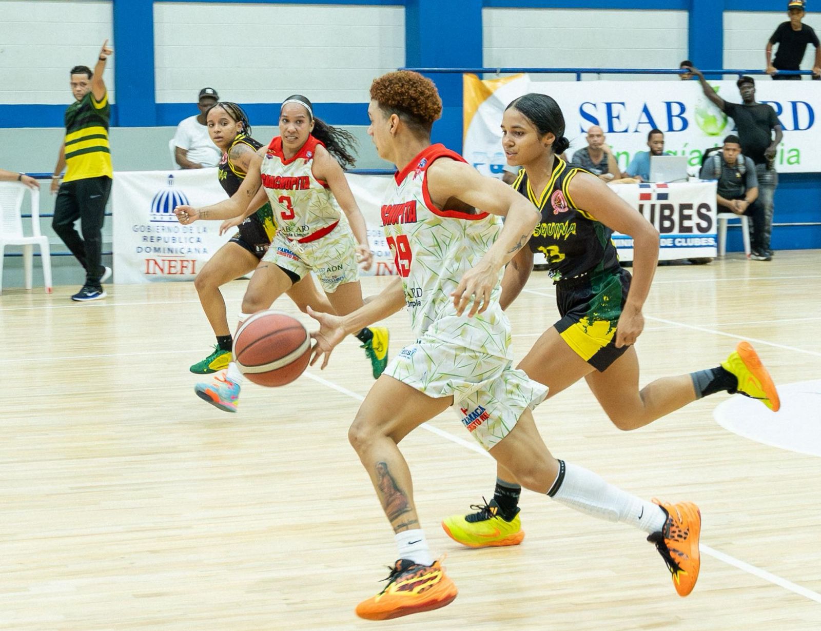 Águilas de Guachupita a un triunfo título basket femenino imagen