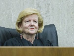 EU: Jueza tumba orden Trump de exigir pruebas a votantes