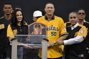 Águilas Cibaeñas retiran el número 50 de Julián Tavárez Águilas Cibaeñas retiran el número 50 de Julián Tavárez