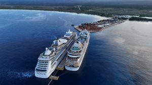 Pedernales hace historia: recibe dos cruceros simultáneamente