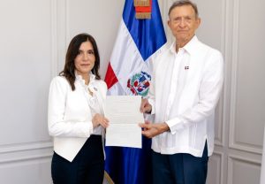 Embajadora EU en RD presenta copias de estilo ante Canciller Embajadora EU en RD presenta copias de estilo ante Canciller