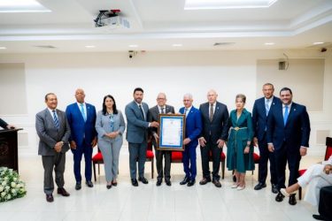 Senado reconoce los aportes de Ernesto Veloz al turismo