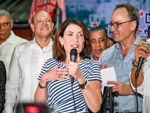 Santiago recibe a gobernadora de Nueva York, Kathy Hochul