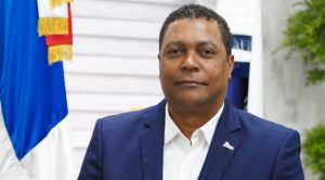 Víctor D’Aza retira aspiraciones presidenciales por el PRM