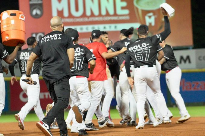 Aguilas, Leones y Gigantes obtienen triunfos en beisbol RD imagen