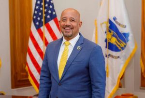 LAWRENCE: De Peña aspira a ganar con voto dominicanos LAWRENCE: De Peña aspira a ganar con voto dominicanos