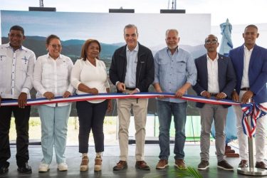 Presidente Abinader inaugura carreteras en el «Sur Profundo»
