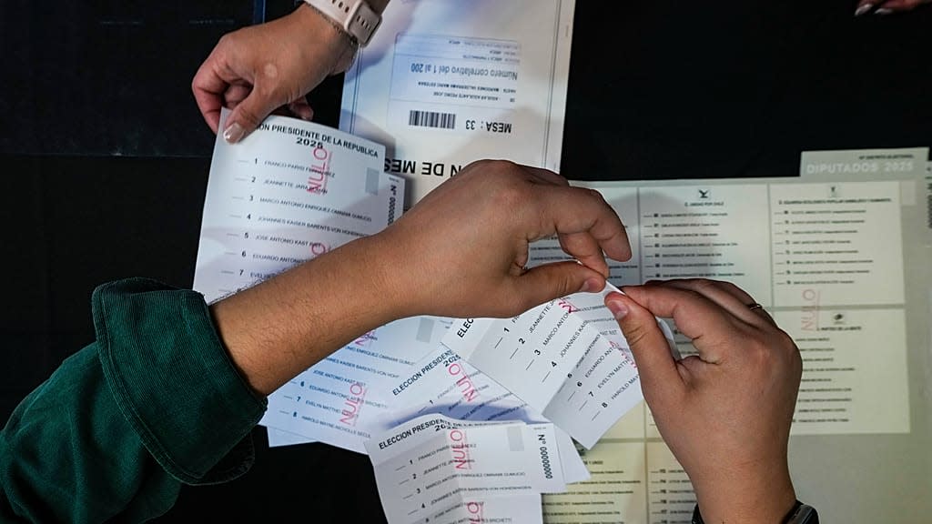 Chile elige nuevo presidente en elecciones con gran polarización imagen