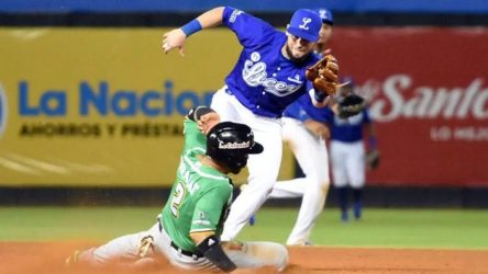 Estrellas apalean al Licey en entradas extras; Gigantes ganan Estrellas apalean al Licey en entradas extras; Gigantes ganan
