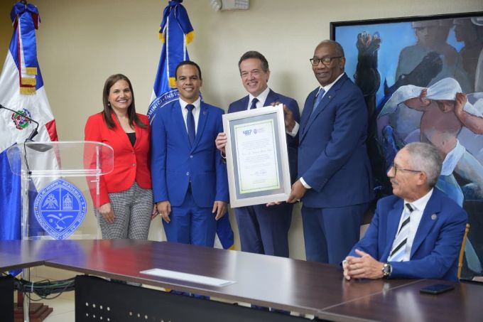 UASD reconoce a Víctor “Ito” Bisonó por aportes académicos imagen