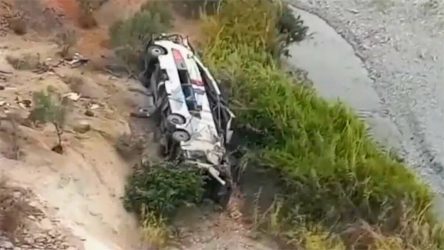 PERU: 37 personas mueren tras caer un autobús por un abismo