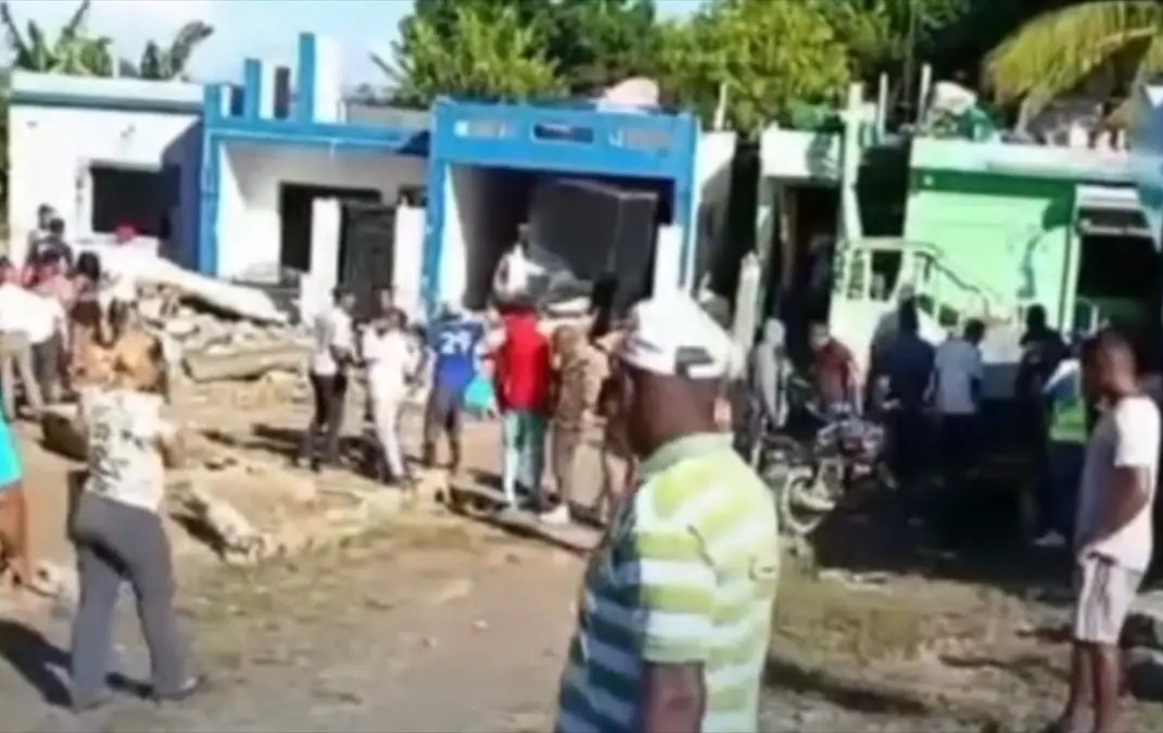 Explota tanque INAPA; hay tres heridos y 10 casas destruidas imagen