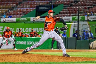 Aguilas se consolidan en primer lugar; Estrellas y Toros triunfan