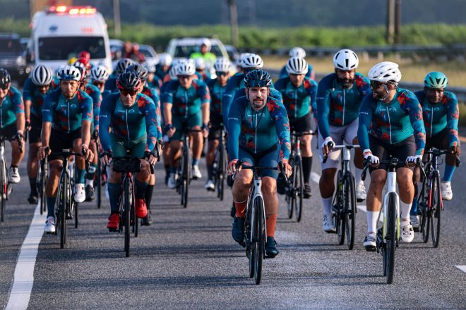 Medio centenar de ciclistas participan en VUELTALAYA 2025 imagen