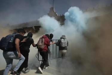 MEXICO: Marcha ‘de los Z’ deja 20 civiles y 100 policías heridos MEXICO: Marcha ‘de los Z’ deja 20 civiles y 100 policías heridos