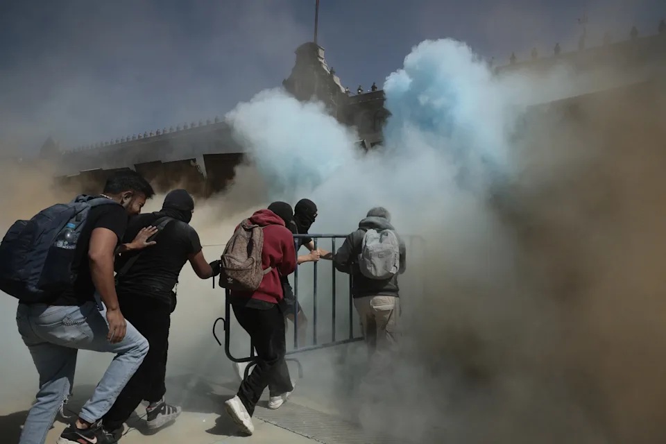 MEXICO: Marcha ‘de los Z’ deja 20 civiles y 100 policías heridos imagen