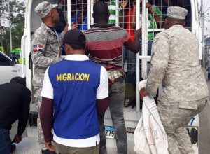 DGM detuvo a 1,015 haitianos indocumentados y deportó 938