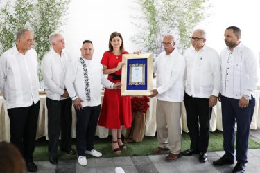Vicepresidenta de RD almuerza con líderes cristianos del Cibao Vicepresidenta de RD almuerza con líderes cristianos del Cibao