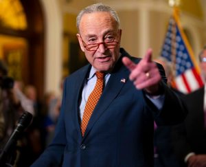 EU: Senador amenaza con limitar los poderes de guerra de Trump