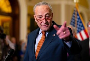 EU: Senador amenaza con limitar los poderes de guerra de Trump