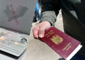 PERU: Dominicanos viajaban a Europa con pasaportes falsos