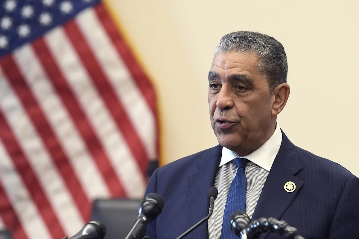 EU: Adriano Espaillat destaca sus logros legislativos de 2025 imagen