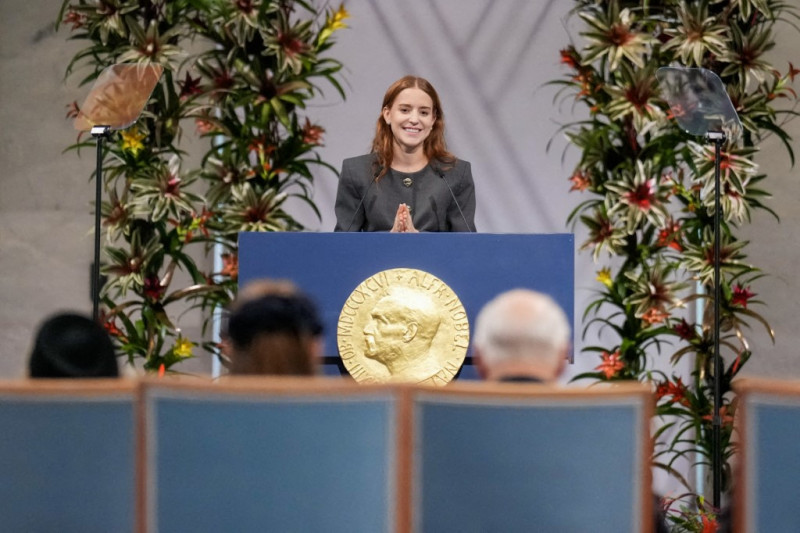 Hija de Corina Machado recibe Nobel de la Paz en su ausencia imagen