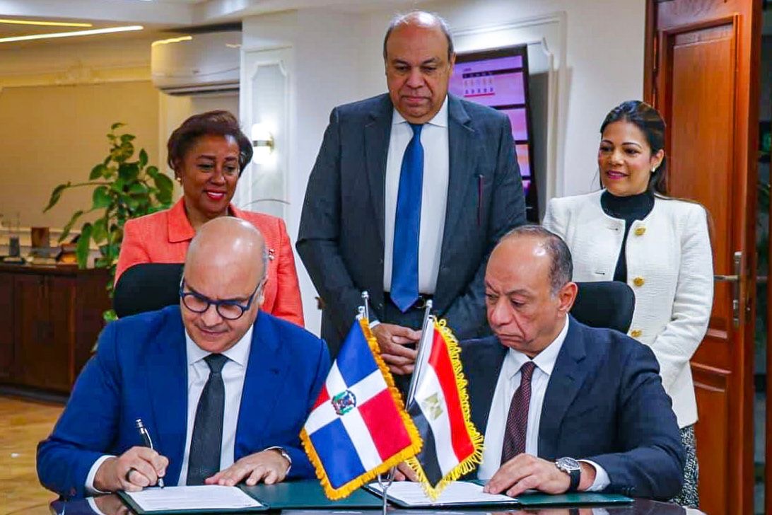 La RD y Egipto firman acuerdo académico sobre aviación imagen