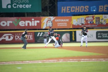 Leones siguen invictos en round robin; Toros vencen las Aguilas Leones siguen invictos en round robin; Toros vencen las Aguilas