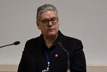 CUBA: Exministro Economía es
condenado a cadena perpetua CUBA: Exministro Economía es
condenado a cadena perpetua