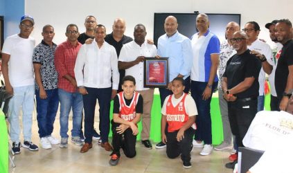 Bameso gana distinción “Club del Año” en gala de la Abadina
