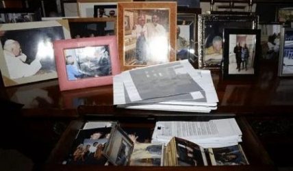 Denuncian borrado de material de Trump de archivos Epstein