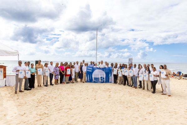 Certifican con Bandera Azul gestión de playas de La Romana imagen