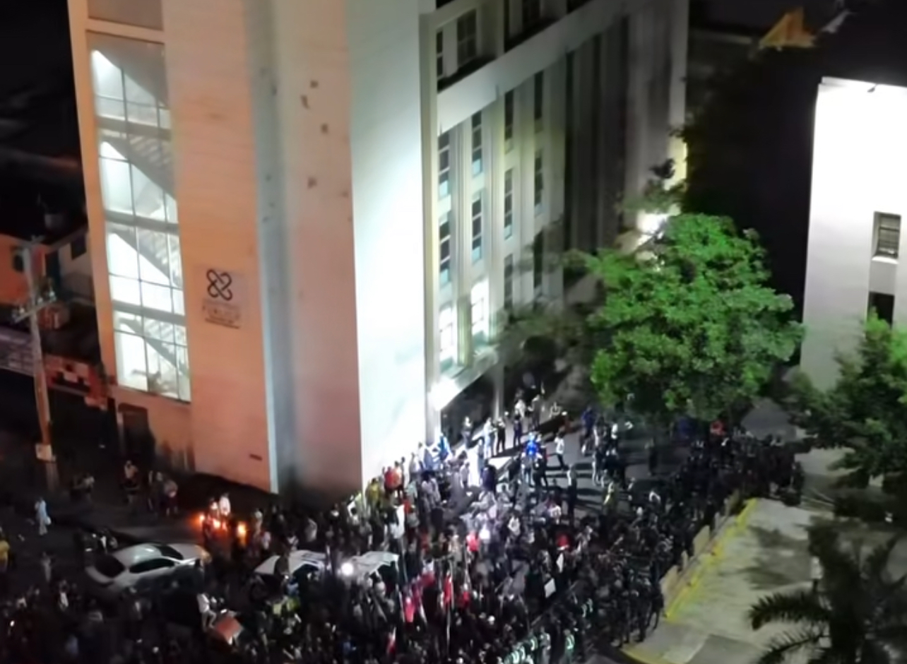 Cientos pidieron prisión para acusados del fraude en Senasa imagen