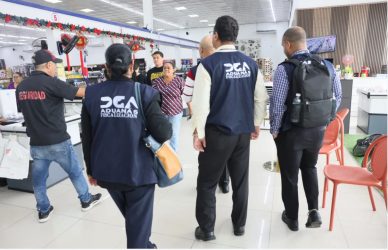 Aduanas interviene un comercio chino en LV operaba legalmente