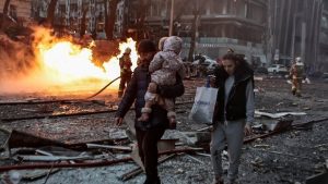 Ataque ruso sobre Kiev deja 19 heridos y miles sin calefacción